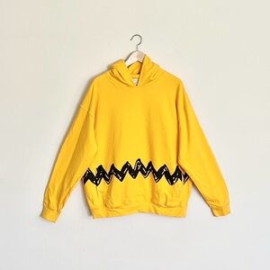 Cedar Fair Peanuts Charlie Brown Yellow Black Hoodie Adult size XL